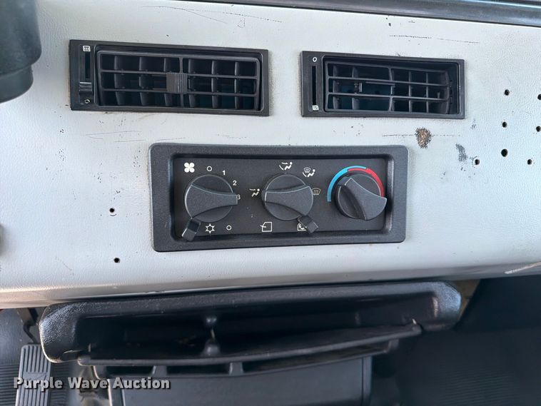 image for item FB5138 1995 Freightliner FL106 semi truck