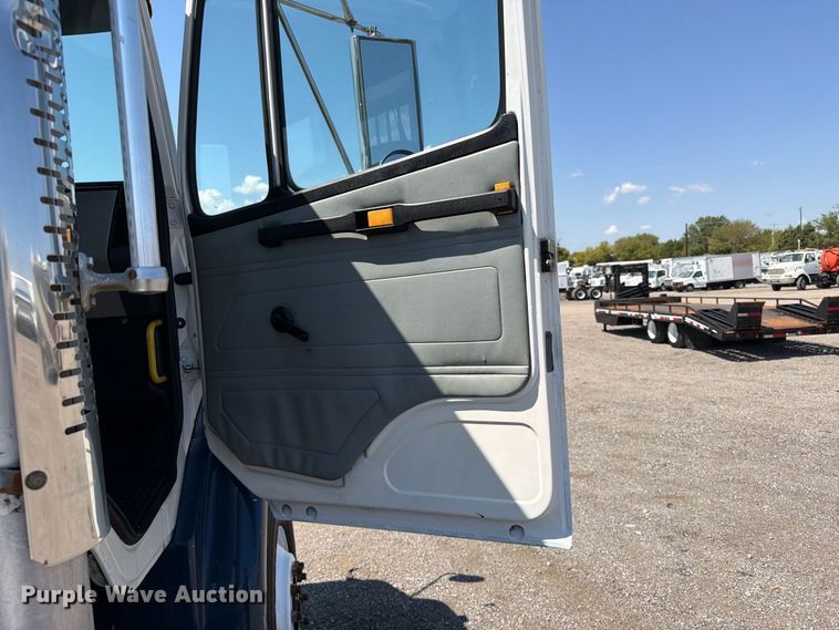 image for item FB5138 1995 Freightliner FL106 semi truck