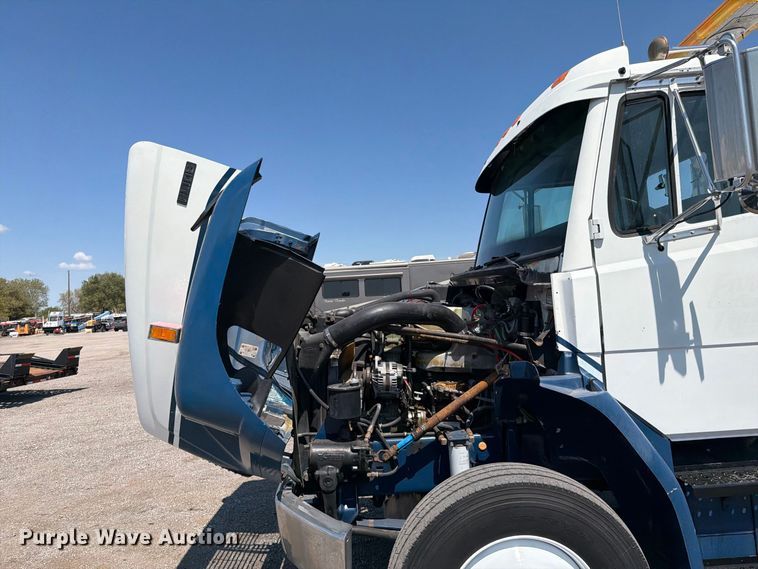 image for item FB5138 1995 Freightliner FL106 semi truck