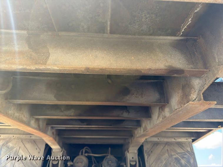 image for item FB5138 1995 Freightliner FL106 semi truck