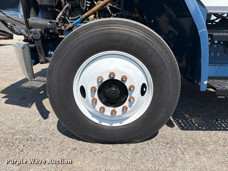 image for item FB5138 1995 Freightliner FL106 semi truck