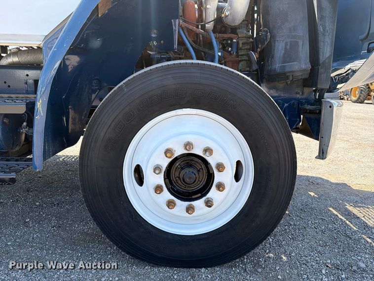 image for item FB5138 1995 Freightliner FL106 semi truck