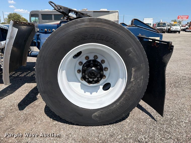 image for item FB5138 1995 Freightliner FL106 semi truck