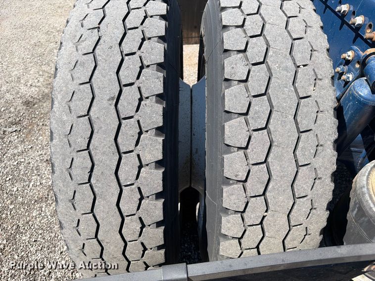 image for item FB5138 1995 Freightliner FL106 semi truck