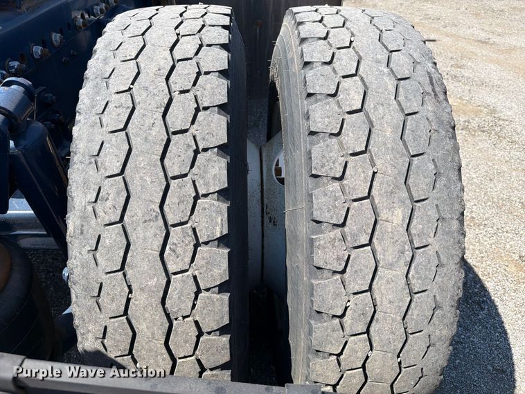 image for item FB5138 1995 Freightliner FL106 semi truck
