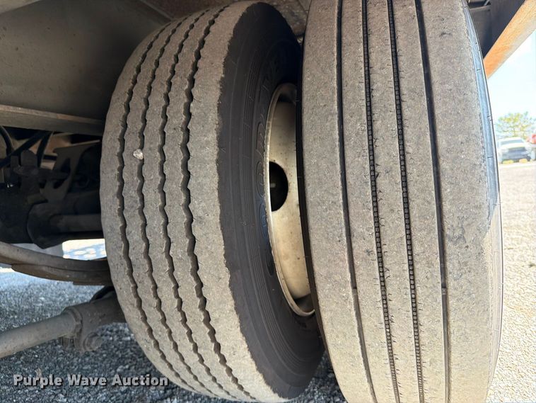 image for item FB5138 1995 Freightliner FL106 semi truck