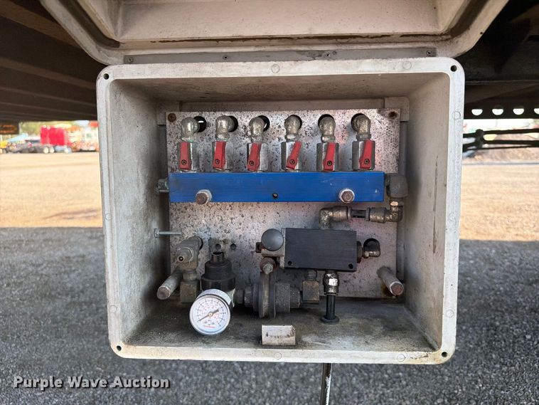image for item FB5178 2001 Wabash dry van trailer
