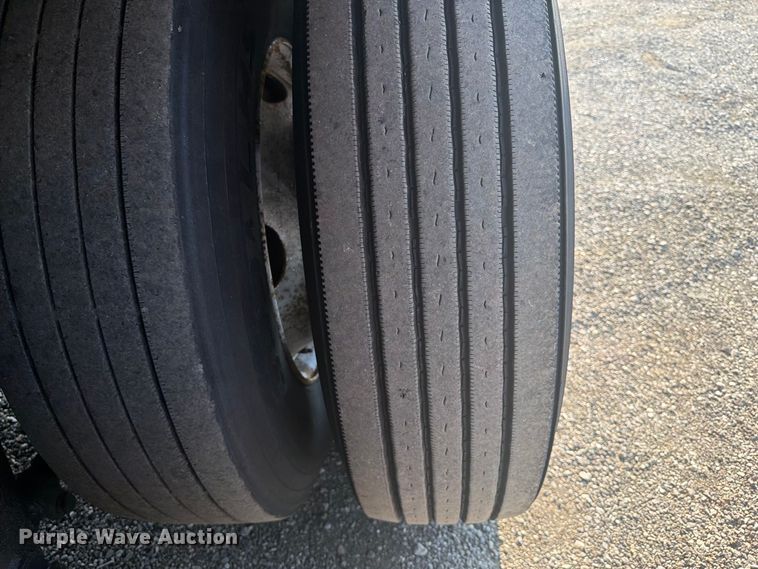 image for item FB5178 2001 Wabash dry van trailer