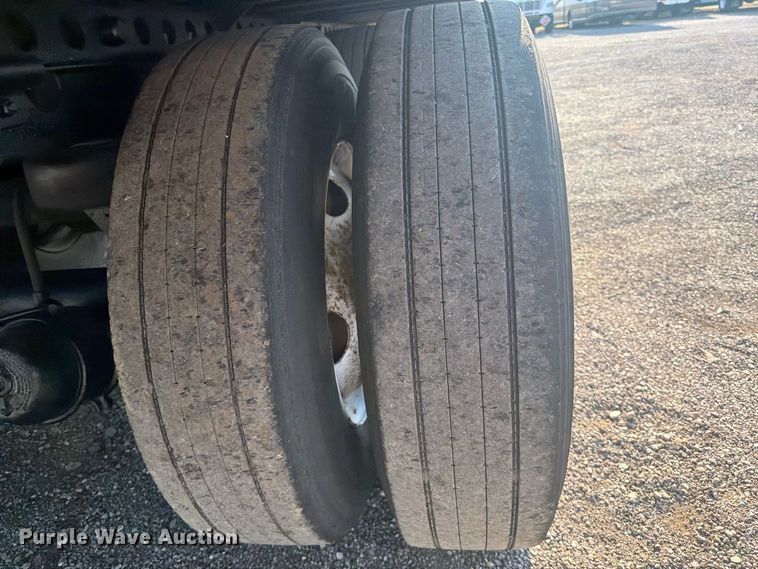 image for item FB5178 2001 Wabash dry van trailer