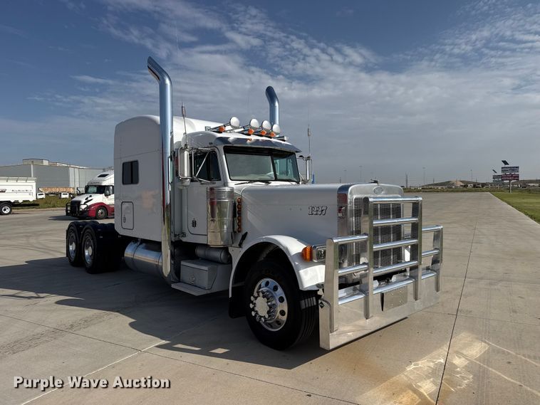 image for item FB6944 2003 Peterbilt 379 semi truck