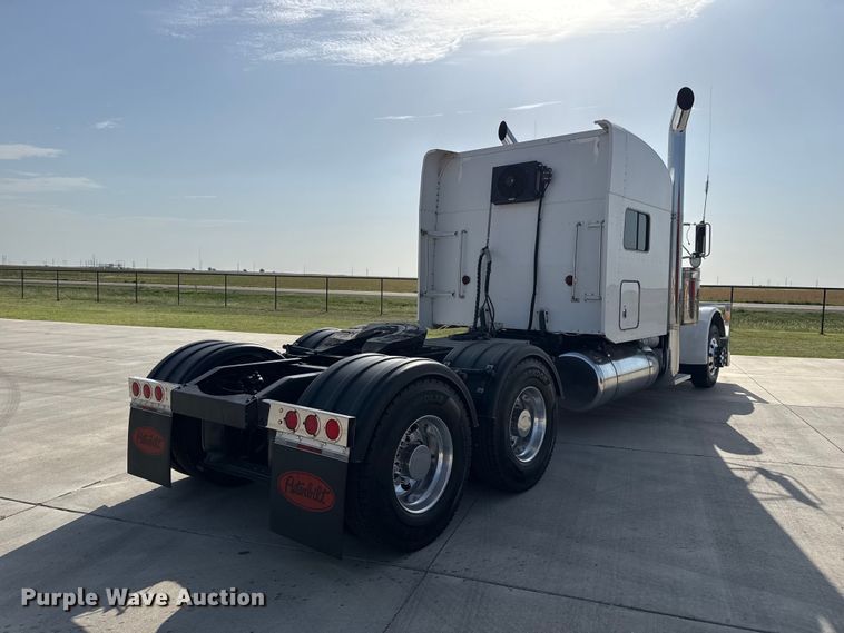 image for item FB6944 2003 Peterbilt 379 semi truck