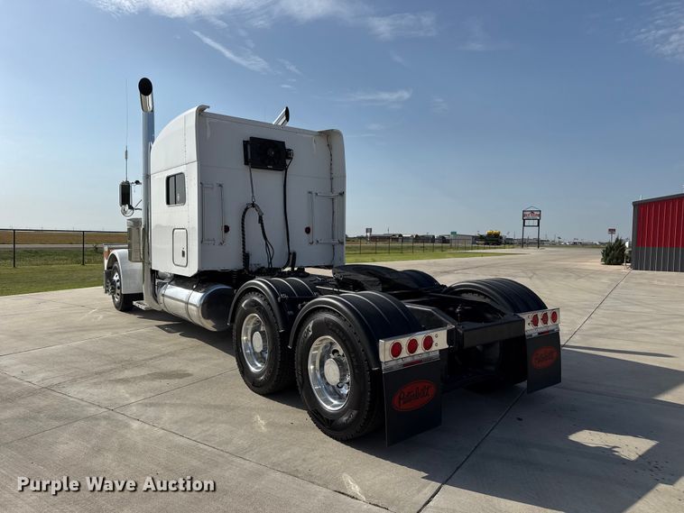 image for item FB6944 2003 Peterbilt 379 semi truck