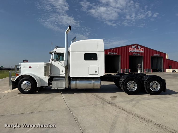 image for item FB6944 2003 Peterbilt 379 semi truck