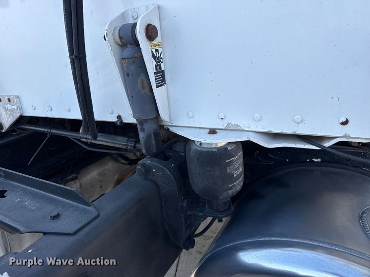 image for item FB6944 2003 Peterbilt 379 semi truck