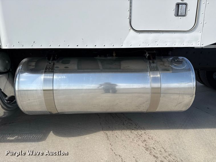 image for item FB6944 2003 Peterbilt 379 semi truck