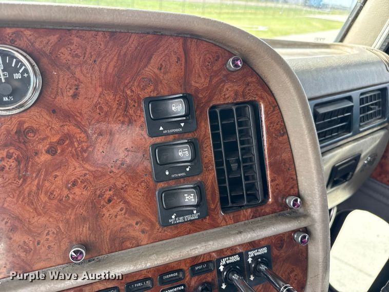 image for item FB6944 2003 Peterbilt 379 semi truck