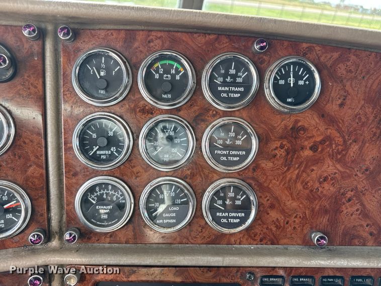 image for item FB6944 2003 Peterbilt 379 semi truck