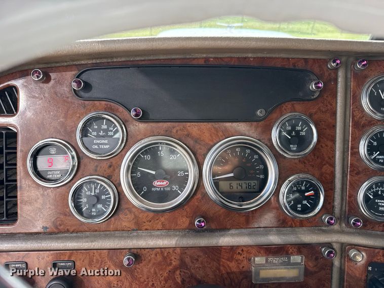 image for item FB6944 2003 Peterbilt 379 semi truck