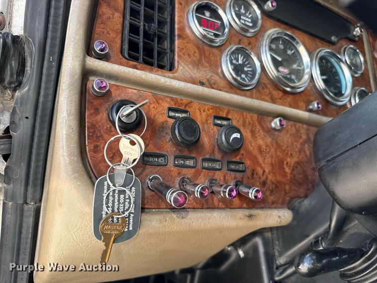image for item FB6944 2003 Peterbilt 379 semi truck