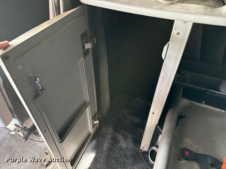 image for item FB6944 2003 Peterbilt 379 semi truck