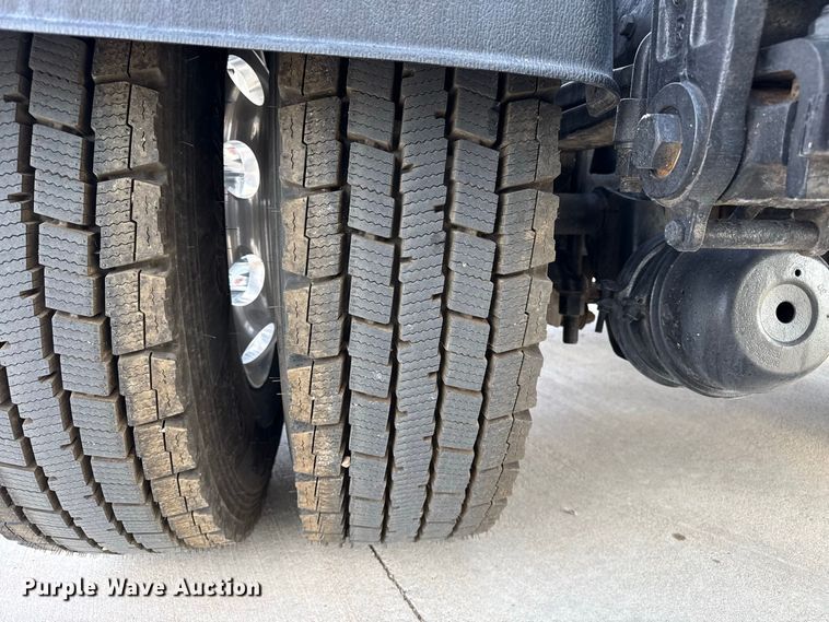 image for item FB6944 2003 Peterbilt 379 semi truck