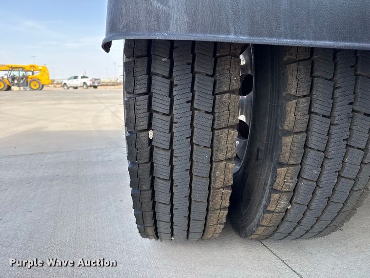 image for item FB6944 2003 Peterbilt 379 semi truck