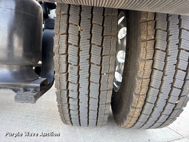 image for item FB6944 2003 Peterbilt 379 semi truck