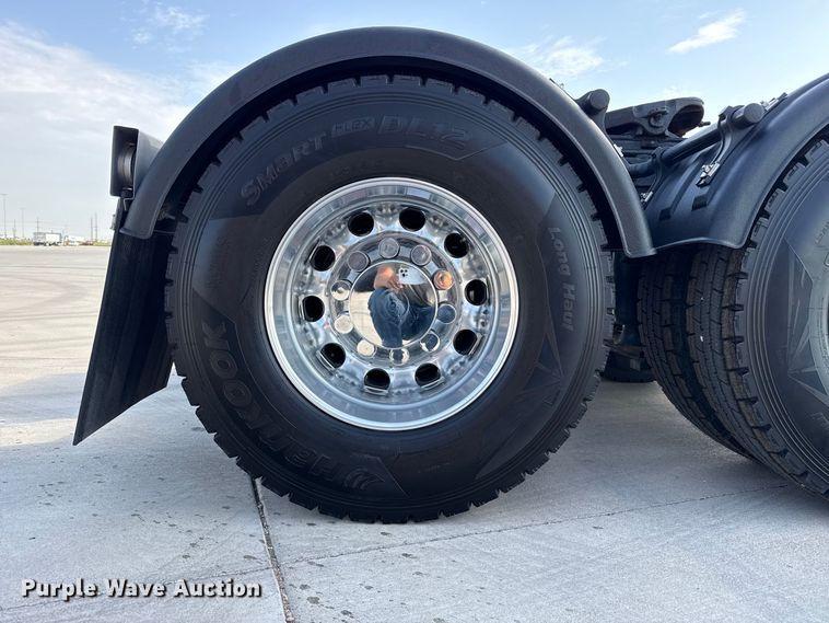 image for item FB6944 2003 Peterbilt 379 semi truck