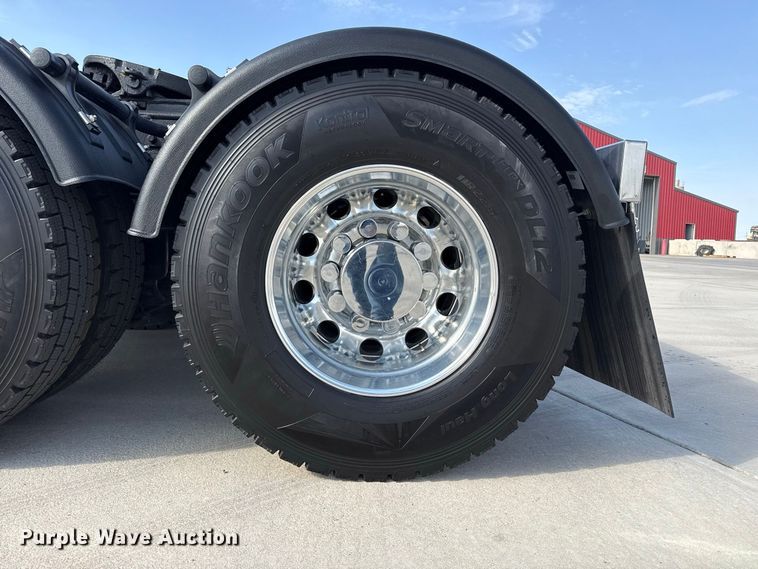 image for item FB6944 2003 Peterbilt 379 semi truck