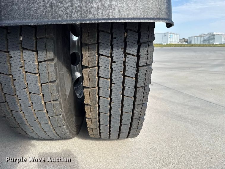 image for item FB6944 2003 Peterbilt 379 semi truck