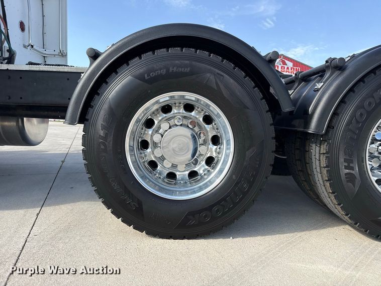 image for item FB6944 2003 Peterbilt 379 semi truck