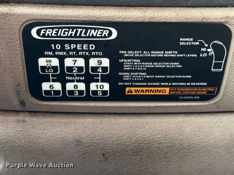 image for item FB8311 2013 Freightliner Cascadia semi truck