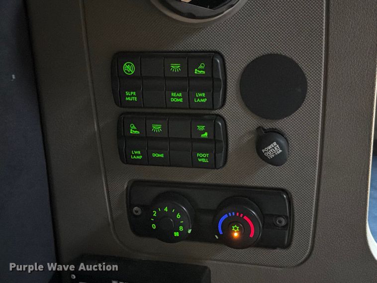 image for item FB8311 2013 Freightliner Cascadia semi truck