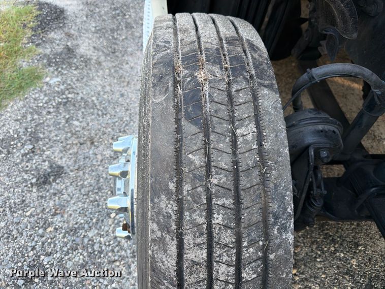 image for item FB8311 2013 Freightliner Cascadia semi truck