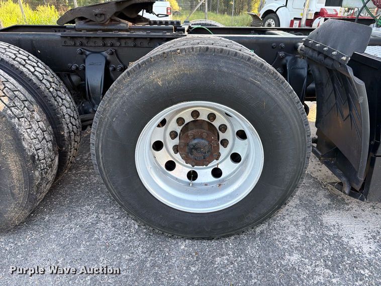image for item FB8311 2013 Freightliner Cascadia semi truck