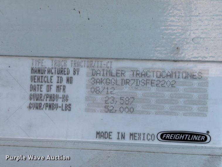 image for item FB8311 2013 Freightliner Cascadia semi truck