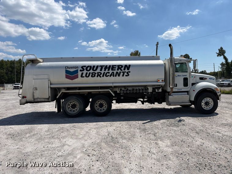 image for item FB8313 2016 Peterbilt 348 fuel truck