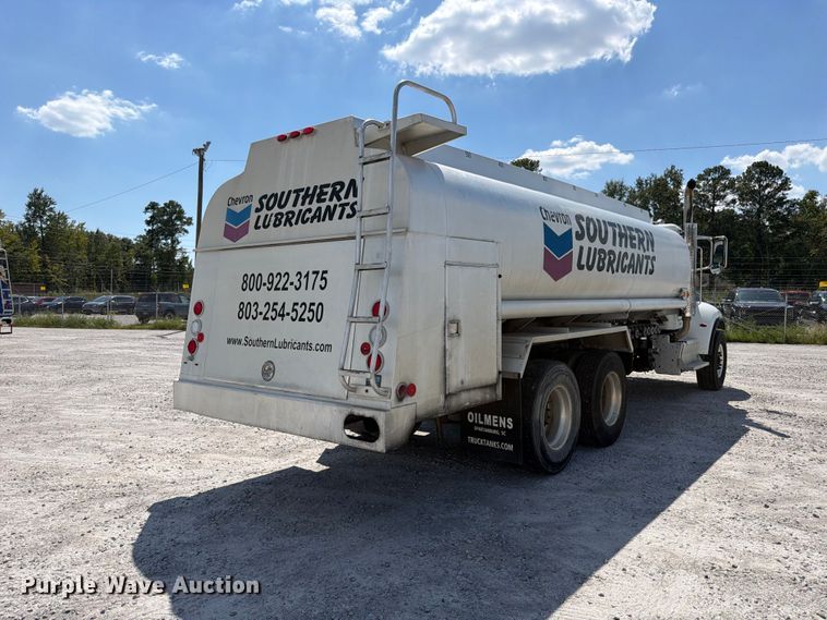image for item FB8313 2016 Peterbilt 348 fuel truck