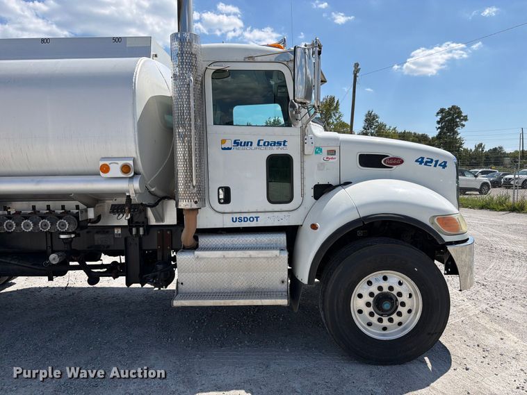 image for item FB8313 2016 Peterbilt 348 fuel truck