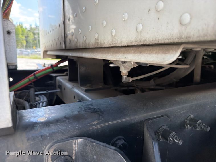 image for item FB8313 2016 Peterbilt 348 fuel truck
