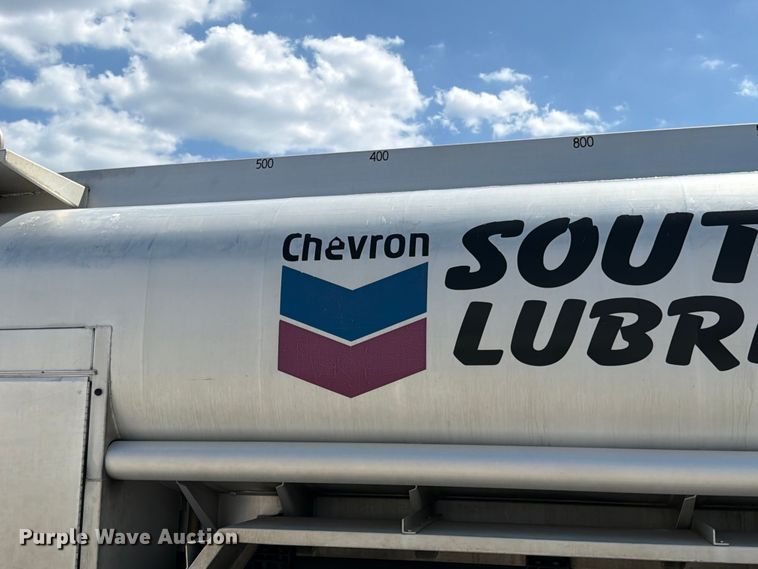 image for item FB8313 2016 Peterbilt 348 fuel truck