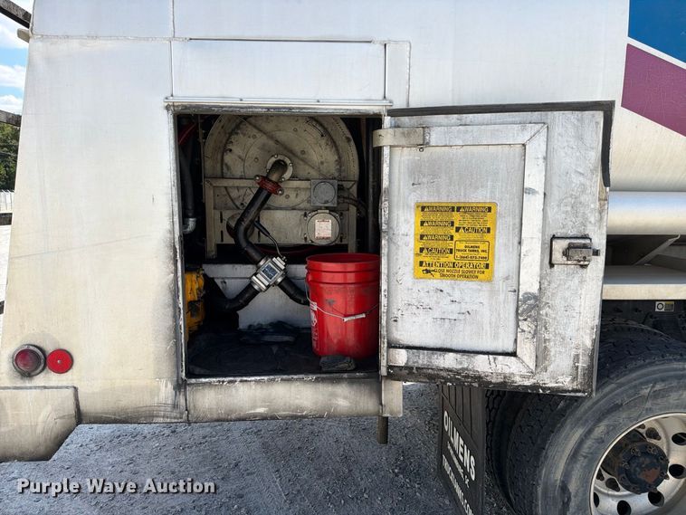 image for item FB8313 2016 Peterbilt 348 fuel truck