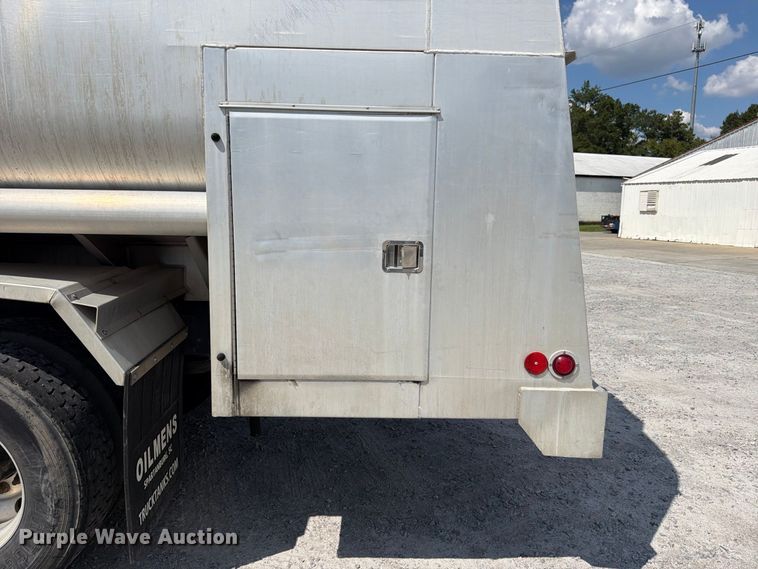 image for item FB8313 2016 Peterbilt 348 fuel truck