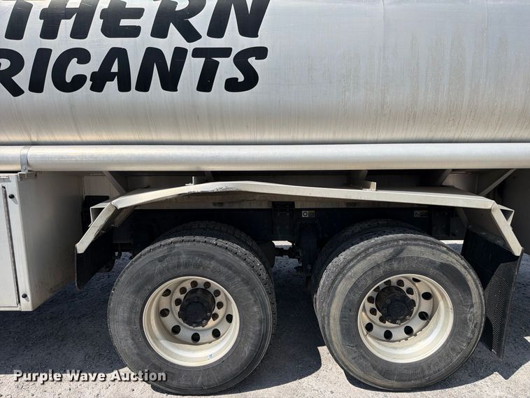 image for item FB8313 2016 Peterbilt 348 fuel truck