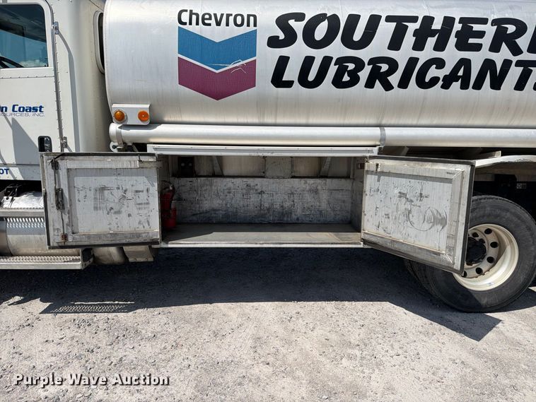 image for item FB8313 2016 Peterbilt 348 fuel truck
