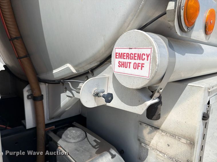 image for item FB8313 2016 Peterbilt 348 fuel truck