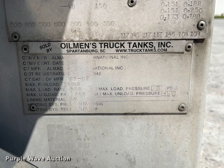 image for item FB8313 2016 Peterbilt 348 fuel truck