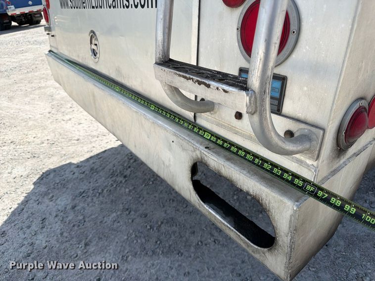 image for item FB8313 2016 Peterbilt 348 fuel truck