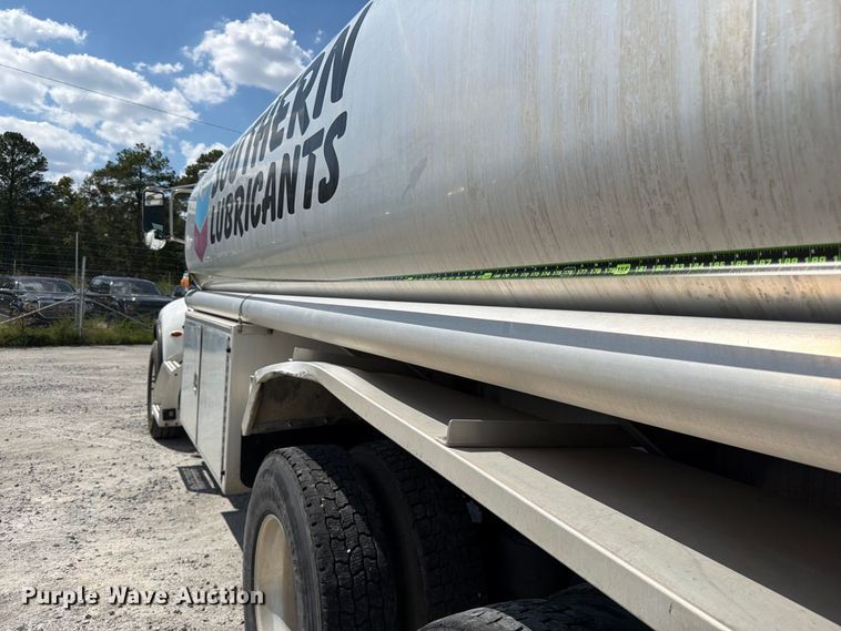 image for item FB8313 2016 Peterbilt 348 fuel truck