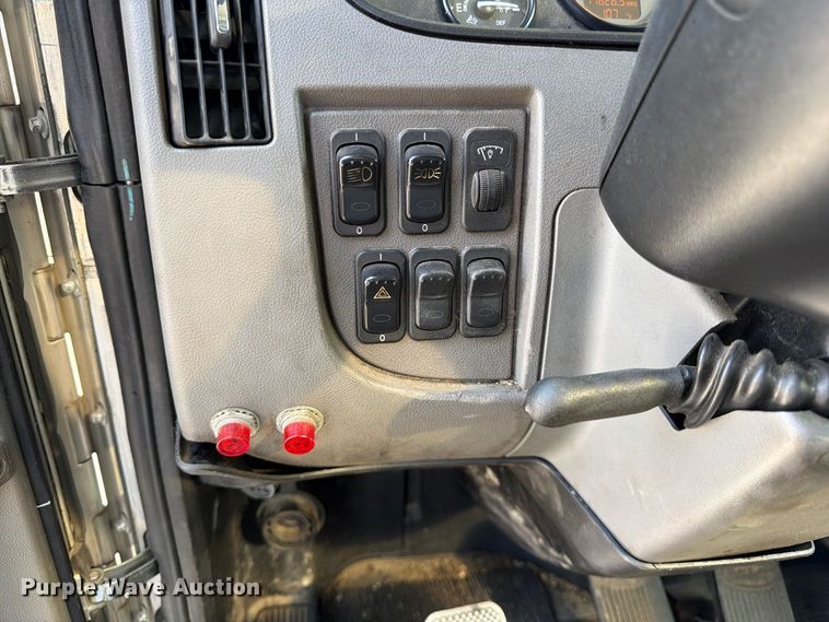 image for item FB8313 2016 Peterbilt 348 fuel truck
